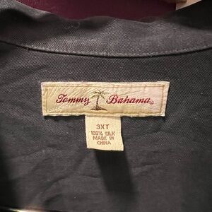 Men’s black 100% silk Tommy Bahama button down shirt